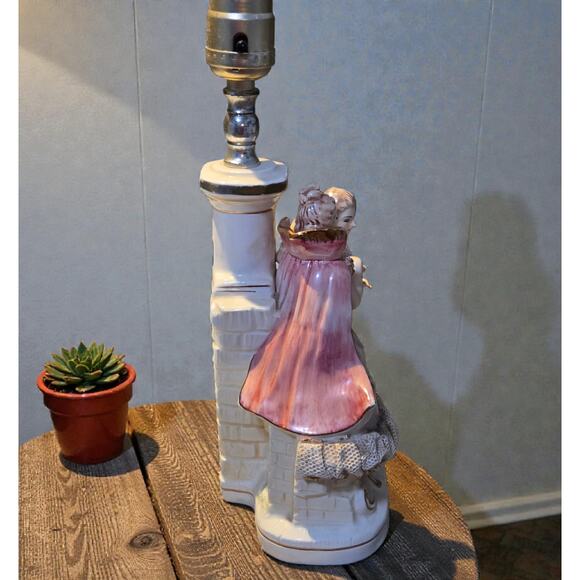 Vintage Porcelain Boudoir Bedside Table Lamp Victorian Courting Couple RARE - Picture 6 of 9